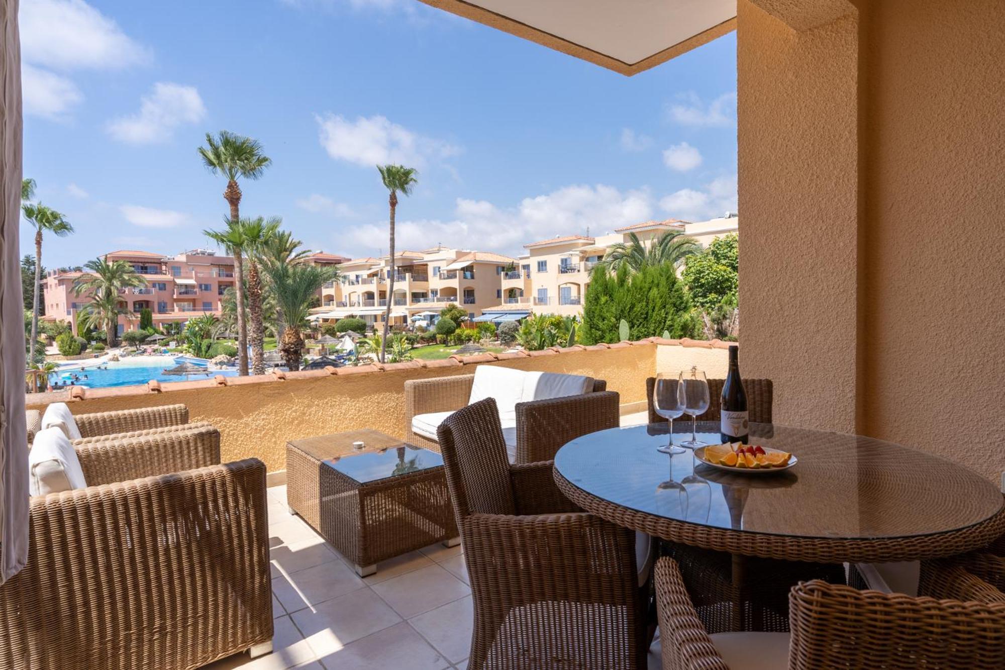 Tropical Paradise In Harbour Paphos, Central & Close To Beach Εξωτερικό φωτογραφία